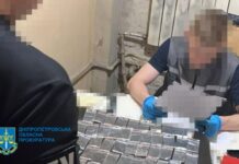 Продавали наркотики на СТО: у Дніпрі судитимуть наркоторговців, які співпрацювали з правоохоронцями
