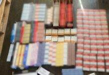 Криворізькі поліцейські вилучили майже тисячу пачок цигарок, що продавались без марок акцизного збору: подробиці