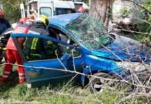 Внаслідок ДТП у Кривому Розі водійку затисло в понівеченій автівці
