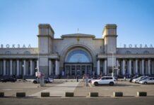 У Дніпрі «замінували» залізничний вокзал та ТЦ Metro: деталі