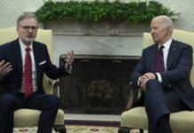 «Ви в Чехії знаєте, що Росія не зупиниться на Україні» – Байден на переговорах із Фіалою