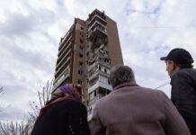 Росія намагається змусити українців покинути Харків, – Bloomberg