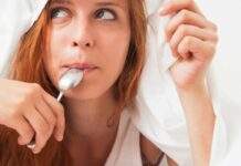 Що з’їсти перед сном: експерти розповіли, які солодощі допоможуть міцніше спати