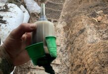 РФ використовує газові гранати на фронті. Прикордонники показали, як рятуються від них