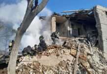 Рятувальники дістали з-під завалів у Костянтинівці тіла жінки та дитини (фото, відео)