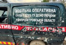 У Нікополі під час документування обстрілів ворог прицільно обстріляв автомобілі поліцейських та надзвичайників