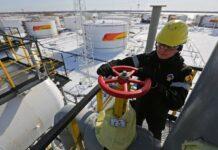 Астраханський НПЗ зупинив випуск нафтопродуктів через аварію – Reuters