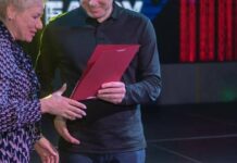 Працівників театру Кам’янського привітали зі святом