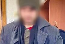 Пошкодив банер та Державний Прапор України: поліцейські Дніпра повідомили чоловіку про підозру