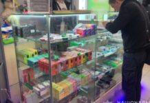Незаконний продаж алкоголю та тютюну на суму близько 420 тис. гривень: поліцейські Дніпра припинили продаж безакцизних товарів