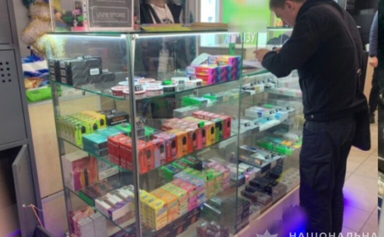 Незаконний продаж алкоголю та тютюну на суму близько 420 тис. гривень: поліцейські Дніпра припинили продаж безакцизних товарів