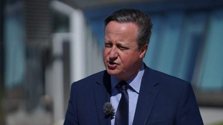 Камерон закликає країни НАТО збільшити витрати на оборону до 2,5% від ВВП