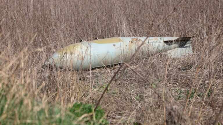 Російські війська вдарили по селищу на Донеччині, троє людей поранені – ОВА
