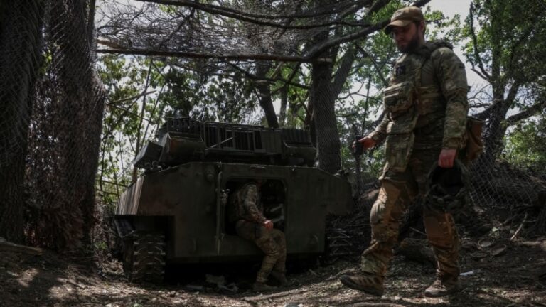 За добу на фронті відбулося майже 100 бойових зіткнень, війська РФ нанесли 43 авіаудари – Генштаб ЗСУ