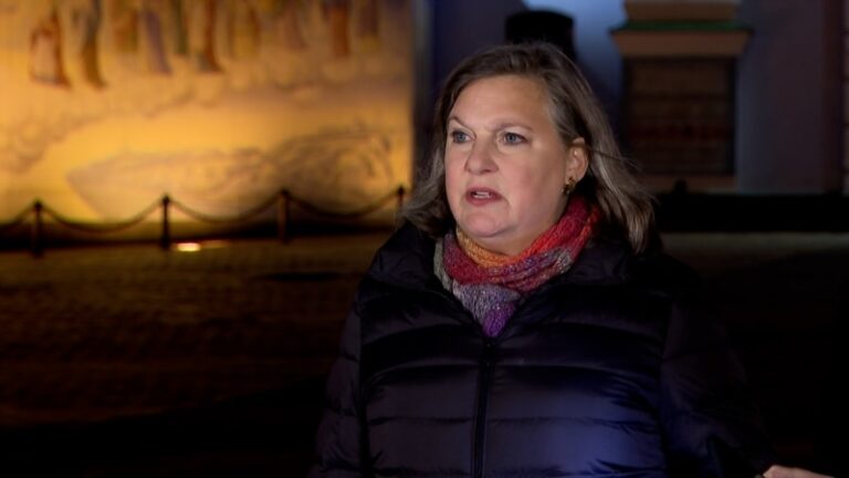 Нуланд: Україні треба допомогти, щоб вона вела переговори з позиції сили