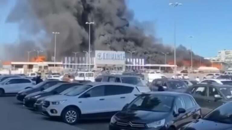 Війська РФ вдарили по будівельному гіпермаркету в Харкові, є загиблі і зниклі – влада