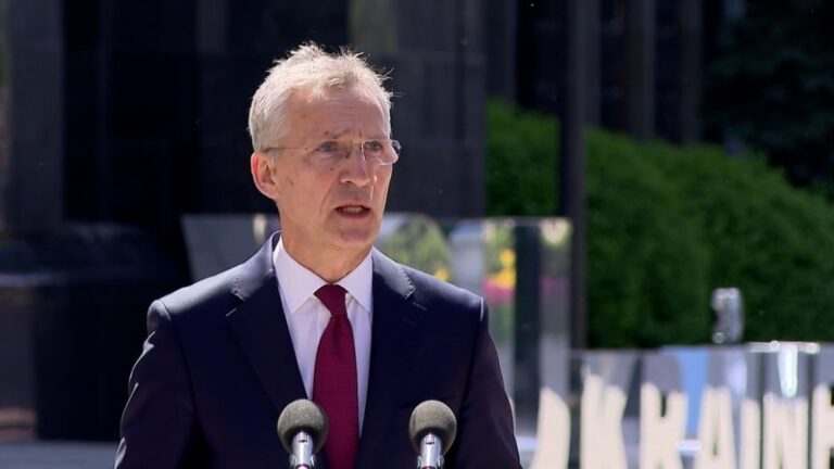 Столтенберґ закликає країни НАТО зняти обмеження на удари України по військових цілях у Росії