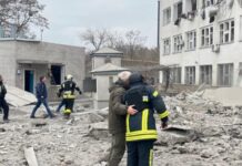 ДСНС: у Жмеринці через падіння уламків дрона пошкоджені 10 будинків і автівки