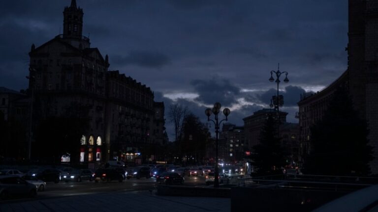 Міненерго знову закликає економити електроенергію у вечірні години