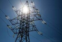 Відключення світла – у чому різниця між аварійними та погодинними графіками