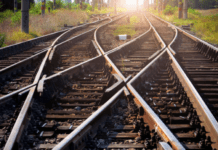 Поблизу залізничної колії у Дніпрі знайшли тіло чоловіка: деталі