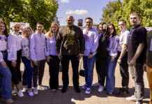 У Камʼянському Молодіжна рада провела акцію до Дня вишиванки