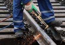 Залізничний переїзд на Золотоосінній збираються перекрити більше ніж на тиждень: подробиці