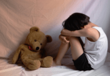 Сексуальне насильство та виготовлення порнографії за участі 8-річного сина – судитимуть мешканку Дніпропетровщини