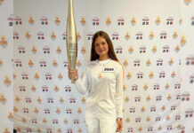 Плавчиня з Кам’янського пронесла факел з олімпійським вогнем