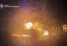 У центрі Дніпра посеред ночі спалахнув «Mercedes-Benz»: подробиці