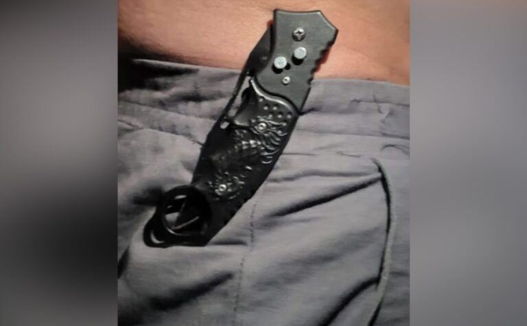 Вдарив ножем у груди: поліцейські Кам’янського затримали нападника