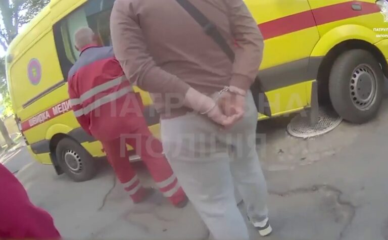 Патрульні Запоріжжя врятували чоловіка, який хотів вкоротити собі віку