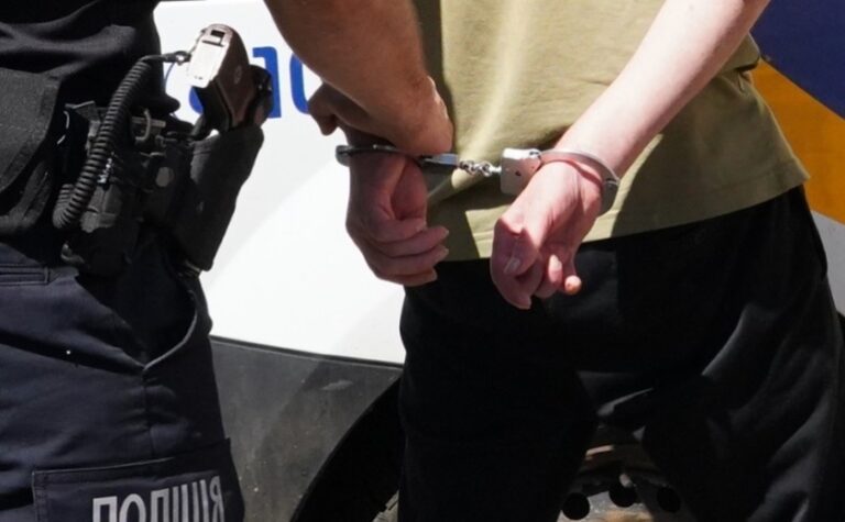 Пограбував продуктовий магазин та втік: у Кривому Розі затримали зловмисника