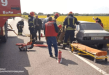 Пʼятихатки: надзвичайники деблокували травмованого водія з пошкодженого внаслідок ДТП авто