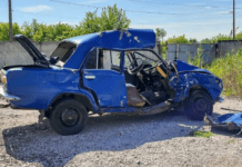 У Дніпрі зіштовхнулись Mercedes та ВАЗ: є потерпілий