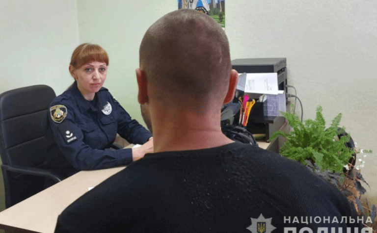 Вирішив конфлікт за допомогою ножа: 32-річному жителю Кам`янського повідомили про підозру.