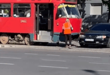 Навпроти ТРЦ «Neo Plaza» у Дніпрі зіткнулися трамвай та автівка: подробиці