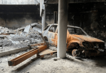 До музею «Машини часу» передали Mercedes, понівечений після ракетного удару по Дніпру 29 грудня