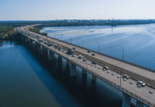 Патрульні Дніпра врятували чоловіка, який намагався вкоротити собі віку