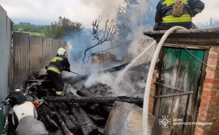 Синельниківський район: ліквідовано пожежу на території приватного домоволодіння