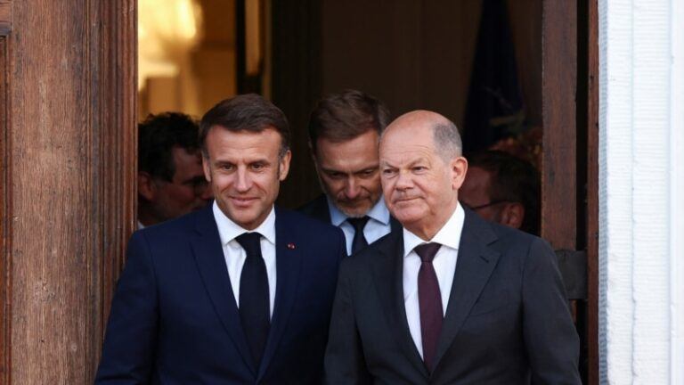 Макрон вважає, що Україні варто дозволити бити по військових цілях у Росії