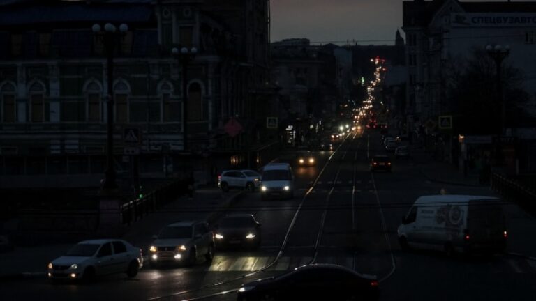 У компанії Yasno пояснили, чому абонентів не встигли попередити про відключення світла