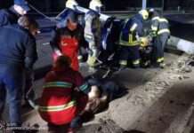 Не впорався з керуванням та здійснив зіткнення з електроопорою: у Дніпрі внаслідок ДТП загинув чоловік та постраждала жінка