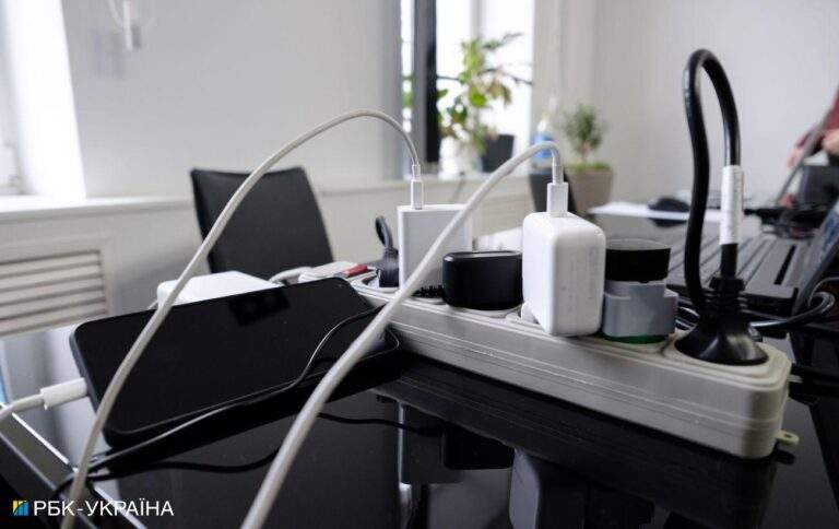 Українці відповіли, що робитимуть у разі масових відключень світла