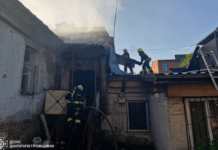 У Дніпрі під час гасіння пожежі в житловому будинку надзвичайники врятували двох людей