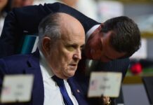 Адвокату Трампа пред’явили звинувачення у спробі зриву виборів 2020 року