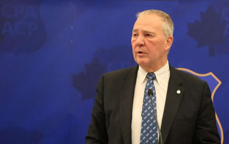 Канада допомагатиме Україні до перемоги, а не “стільки, скільки потрібно” – міністр оборони