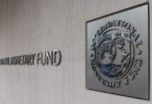 Команда МВФ приїхала в Київ обговорити ризики для економіки України