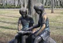 Росіяни повторно обстріляли Харків: удар по Центральному парку