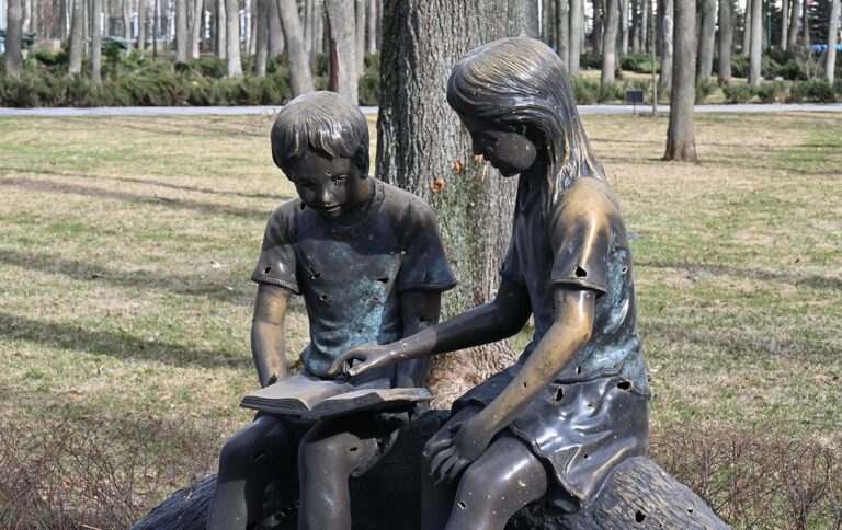 Росіяни повторно обстріляли Харків:  удар по Центральному парку